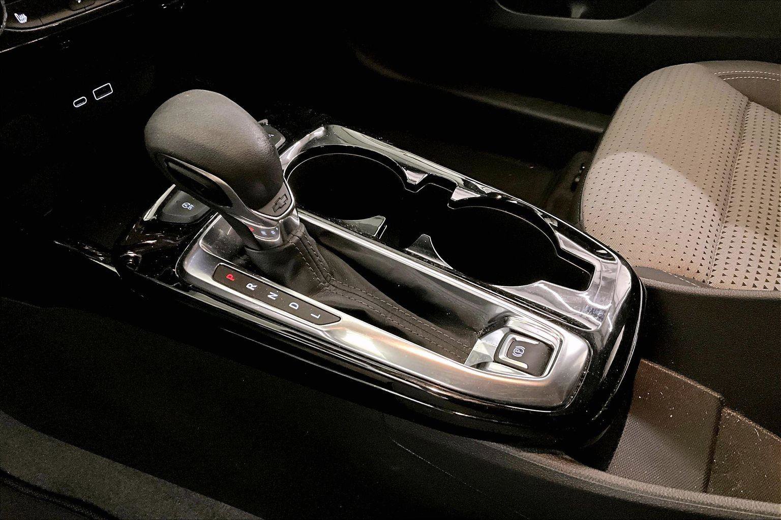 Used 2025 Chevrolet Trax LT w/ LT Convenience Package image 16