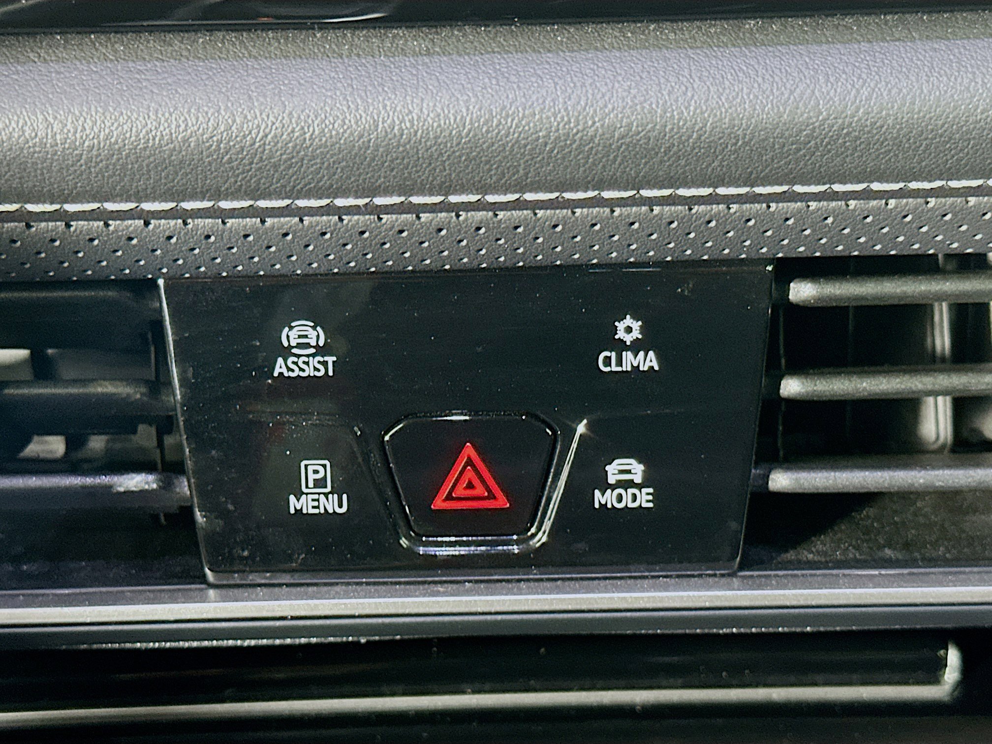 Used 2025 Volkswagen Atlas SE image 26