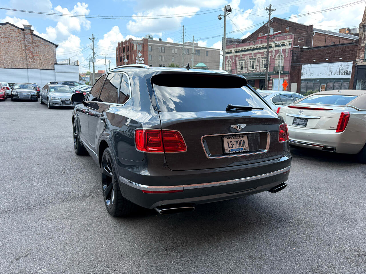 Used 2018 Bentley Bentayga Onyx Edition image 4