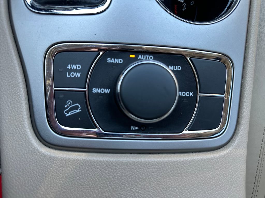 Used 2018 Jeep Grand Cherokee Limited image 33