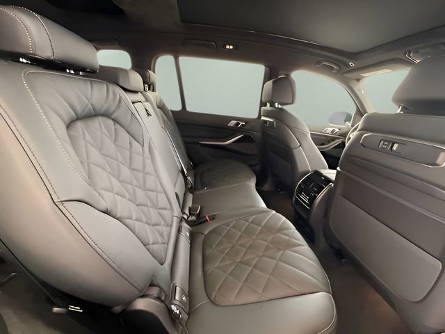 Certified 2026 BMW X7 xDrive40i w/ M Sport Package image 34