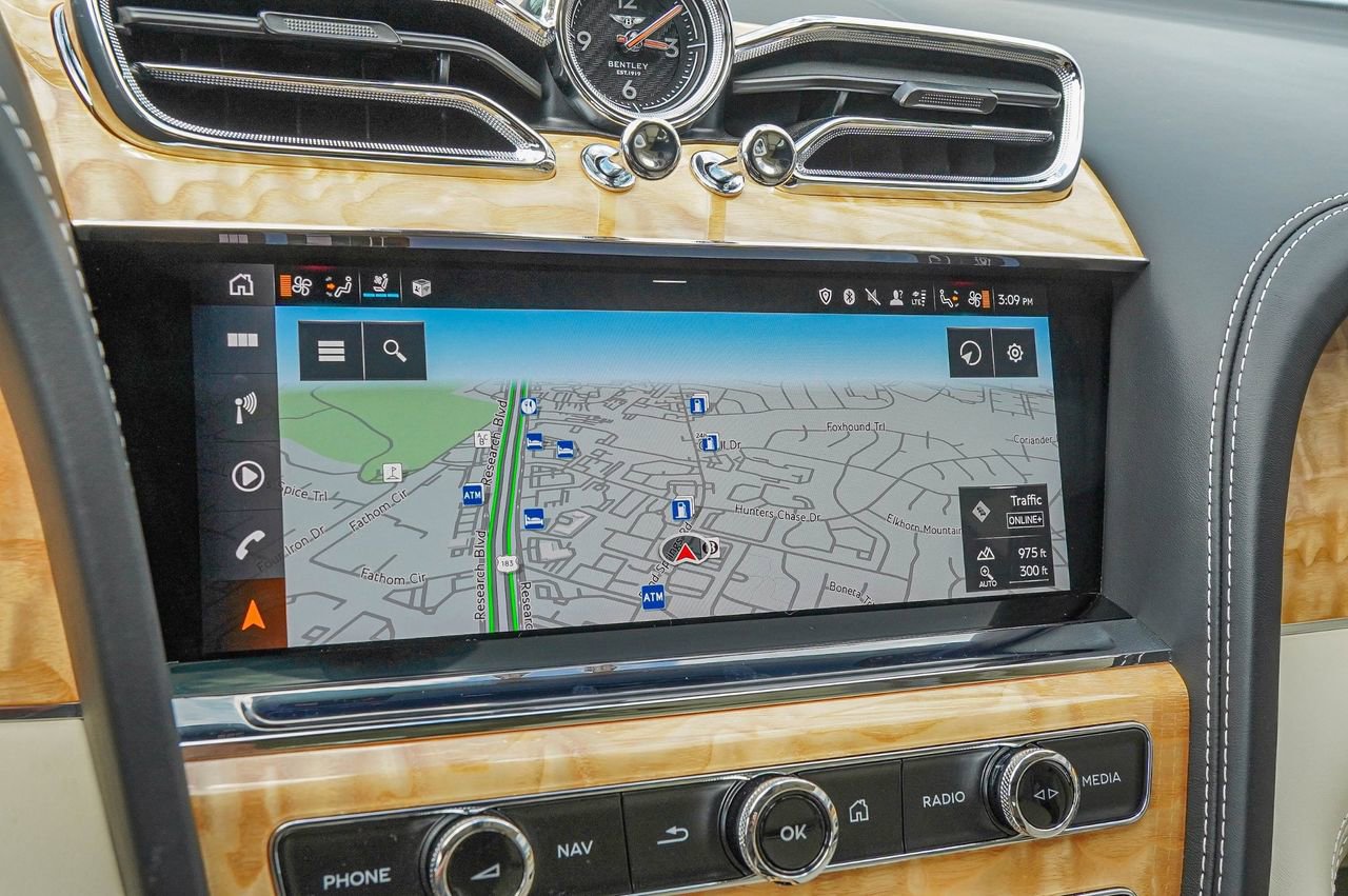 Used 2023 Bentley Bentayga image 27