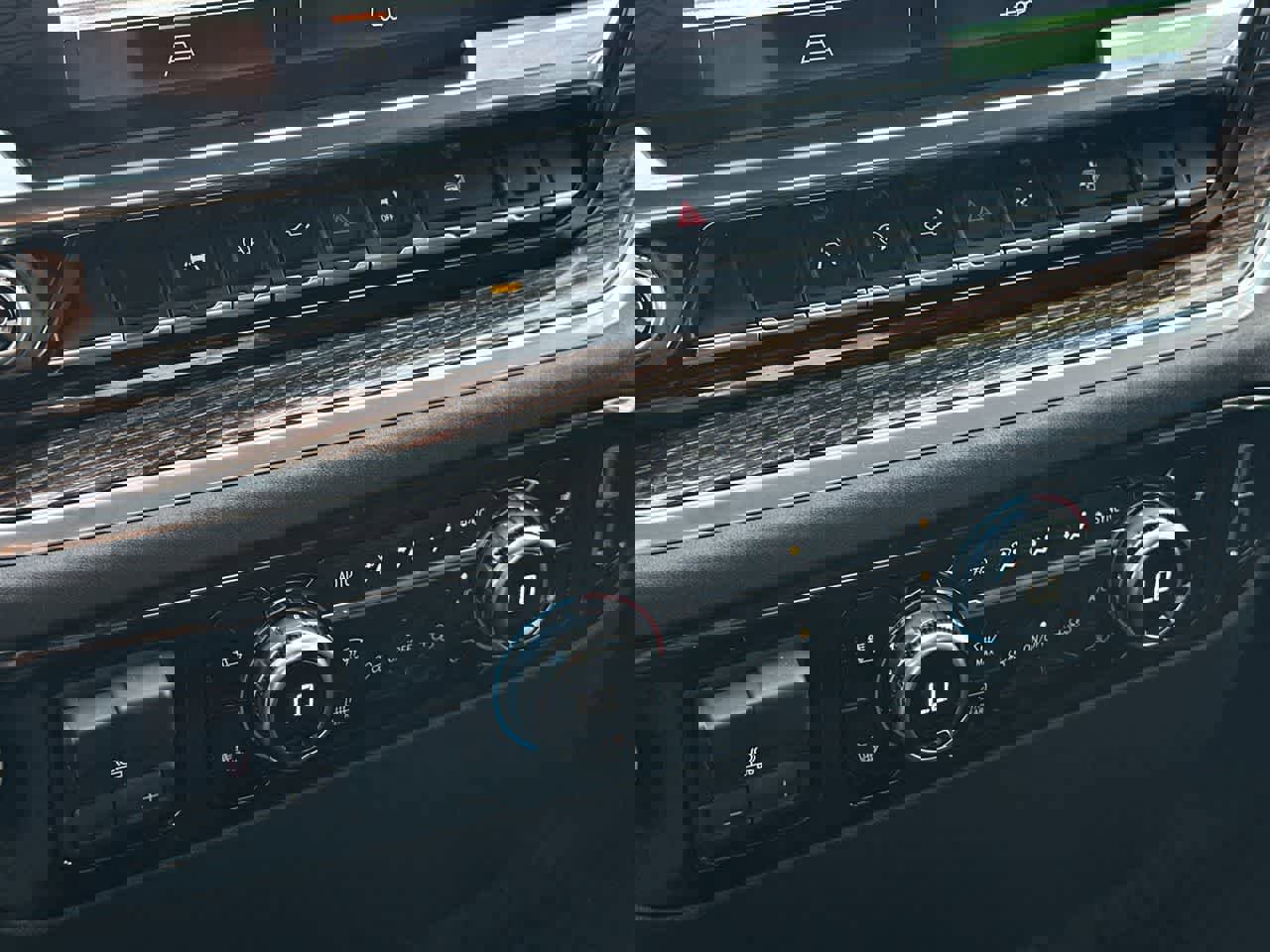 Used 2025 GMC Sierra 1500 SLE image 27