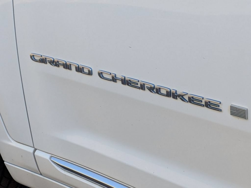 Used 2023 Jeep Grand Cherokee Summit AWD/4WD image 11
