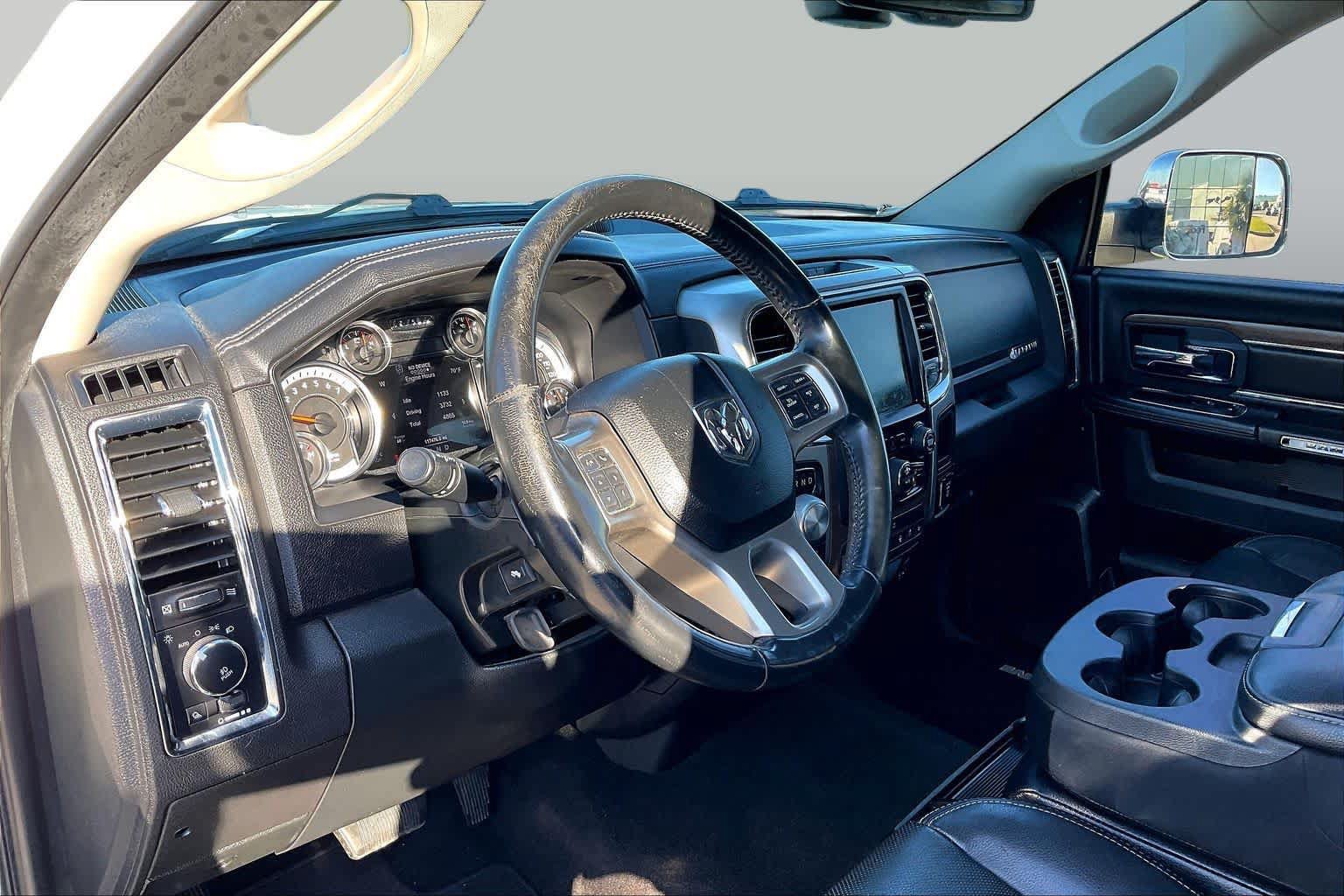 Used 2017 RAM 1500 Laramie AWD/4WD image 18