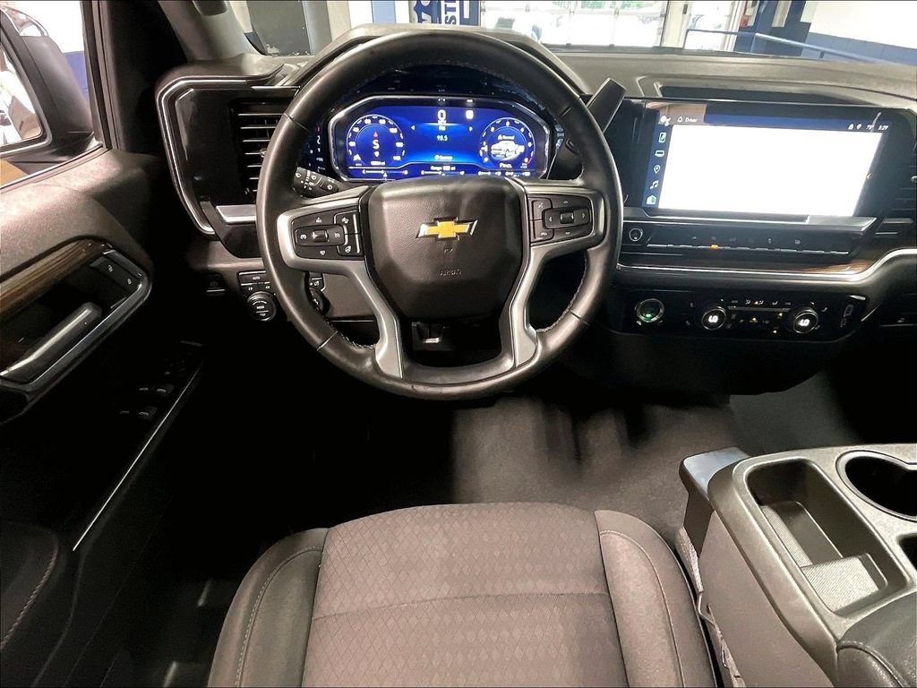 Used 2023 Chevrolet Silverado 1500 LT AWD/4WD image 17