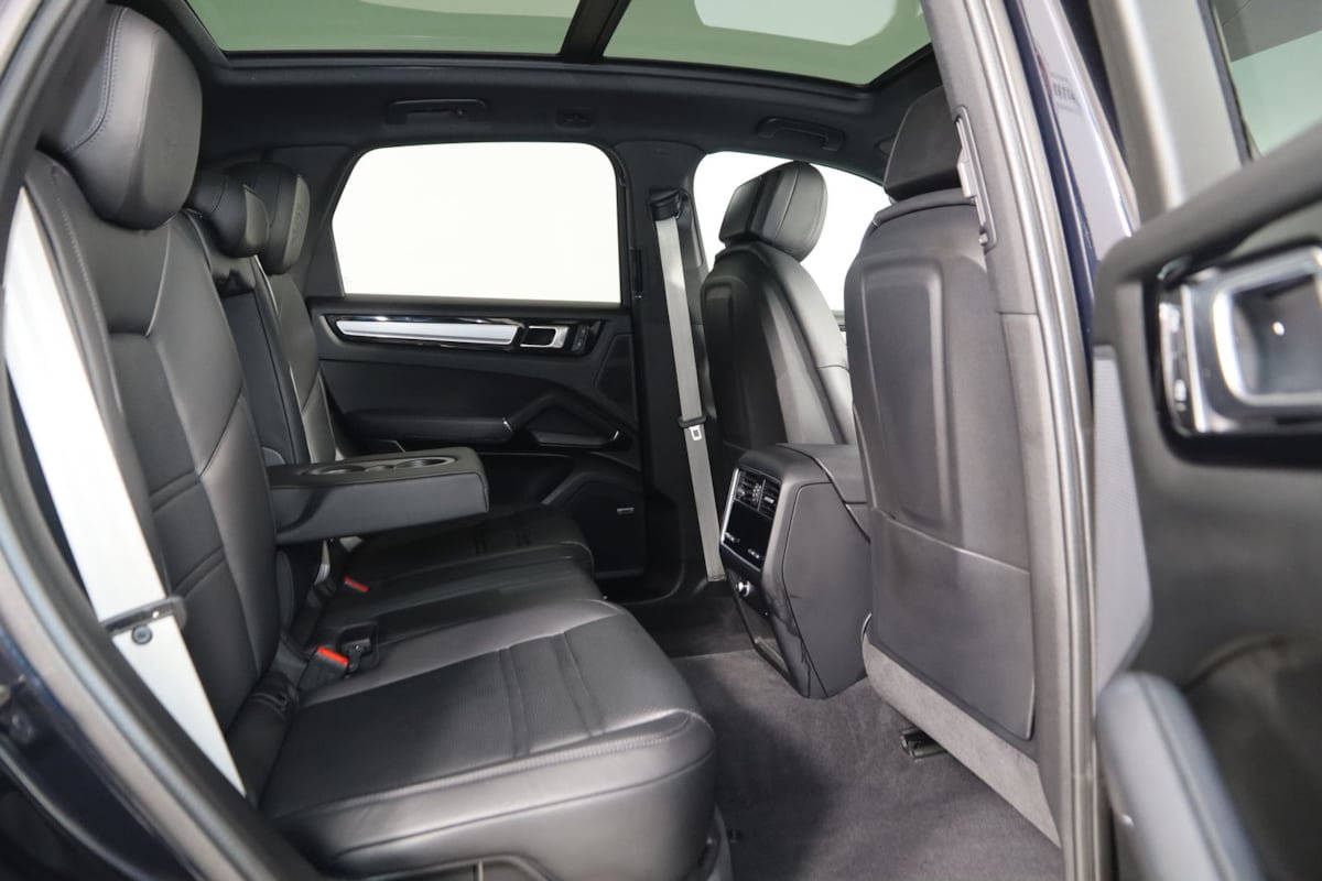 Used 2022 Porsche Cayenne Platinum Edition w/ Premium Package Plus AWD/4WD image 14