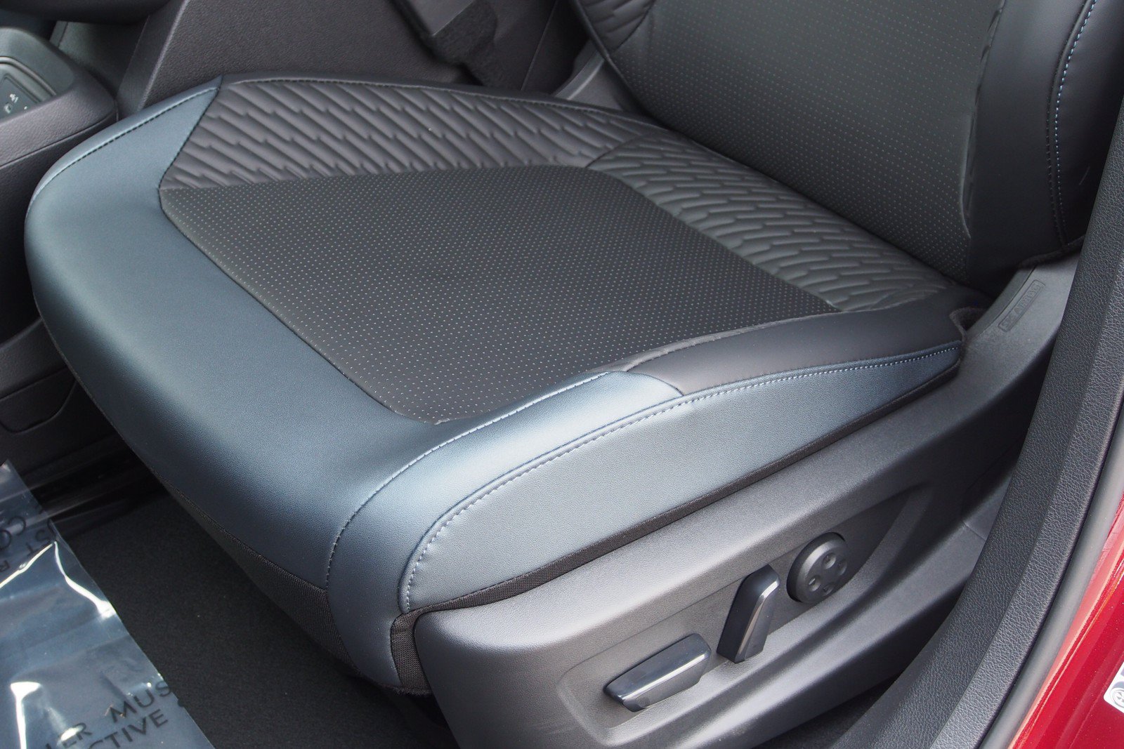 New 2026 Nissan Leaf Platinum+ FWD image 17
