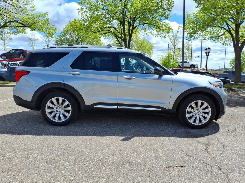 Used 2022 Ford Explorer Limited w/ Equipment Group 301A AWD/4WD image 6