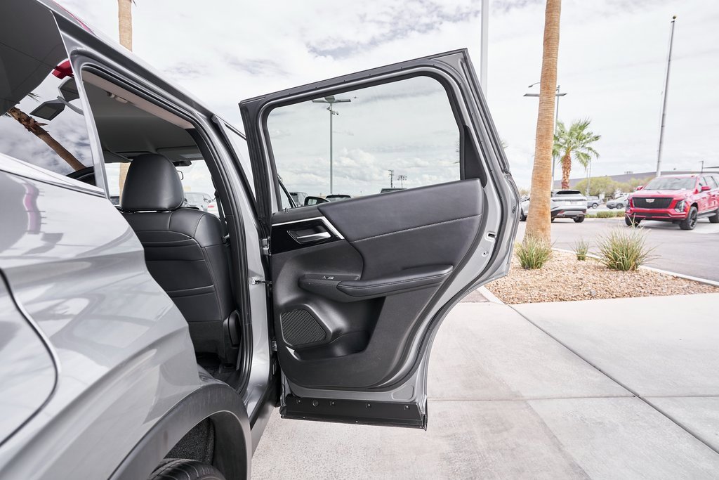 Used 2024 Mitsubishi Outlander SE image 14