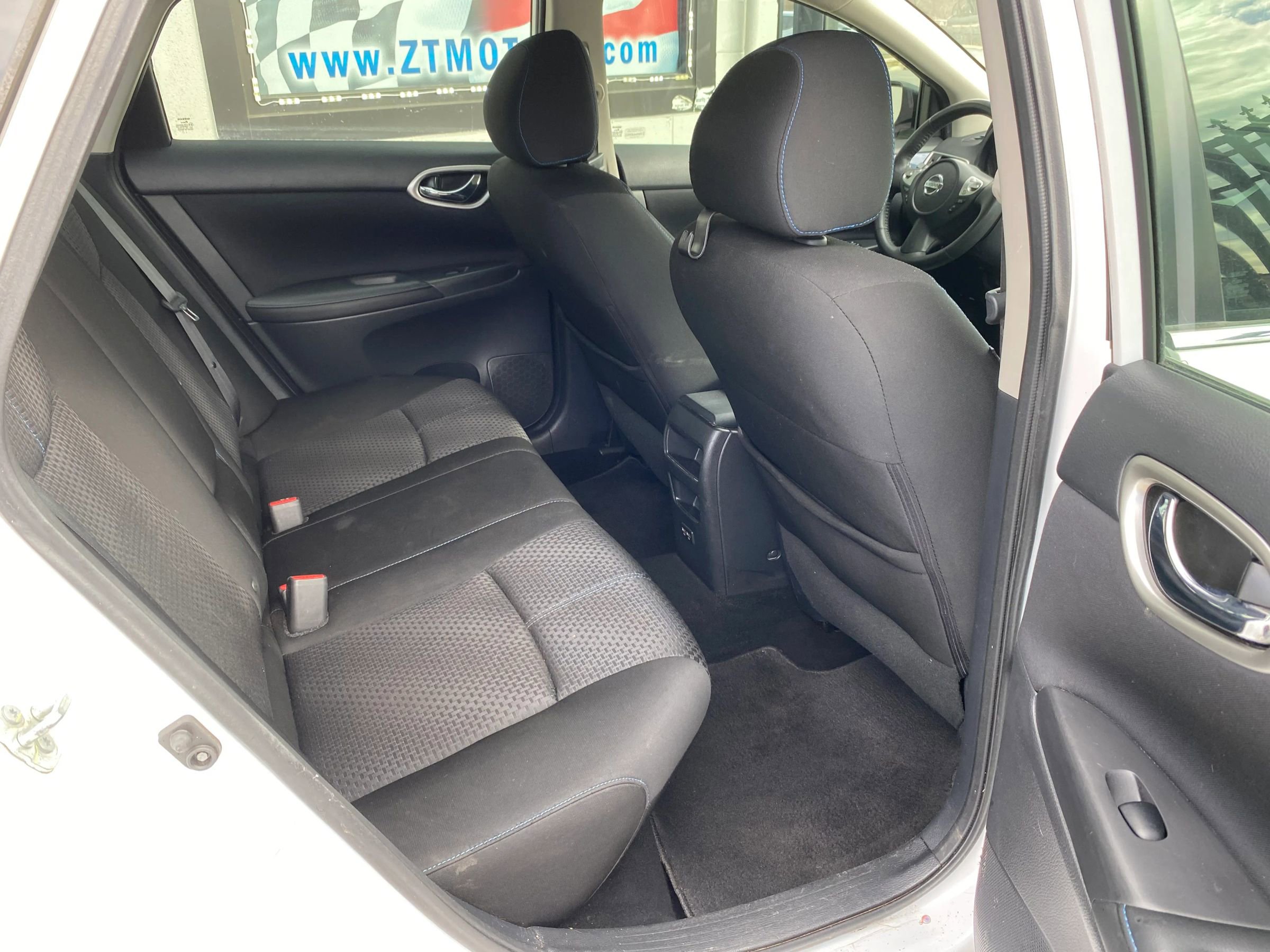 Used 2018 Nissan Sentra SR w/ SR Midnight Edition Package image 11