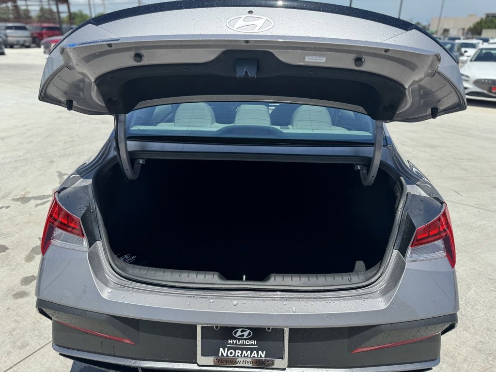 New 2025 Hyundai Elantra SEL image 14