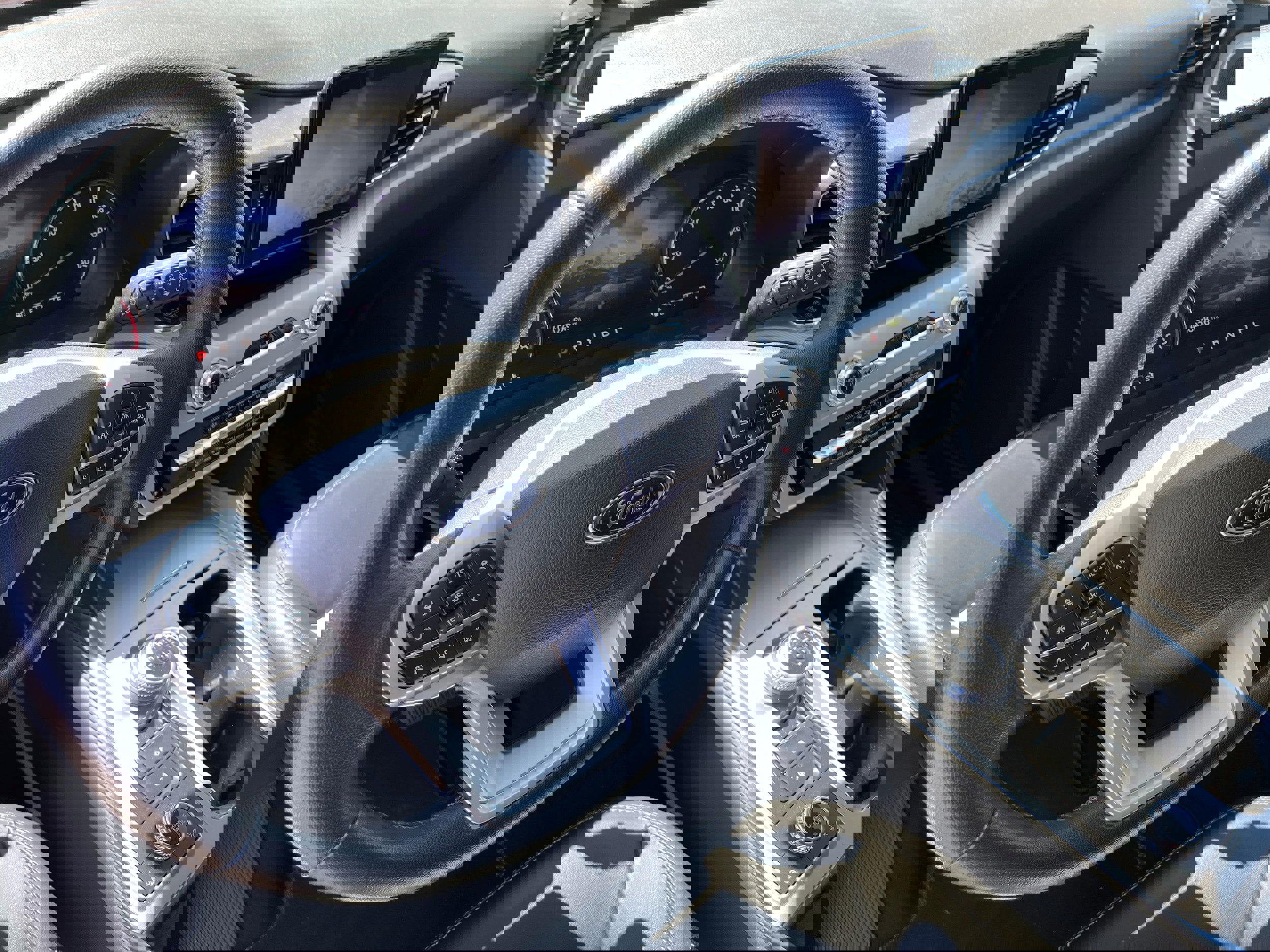 Used 2022 Ford Explorer XLT w/ Equipment Group 202A AWD/4WD image 8