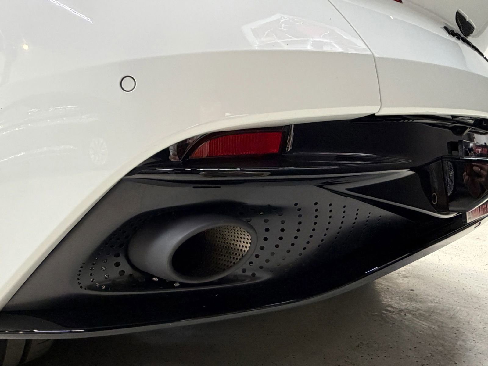 Used 2024 Aston Martin DB12 Convertible RWD image 22