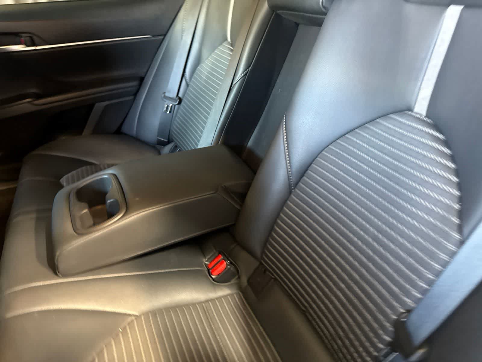 Used 2019 Toyota Camry SE w/ Carpet Mat Package FWD image 17