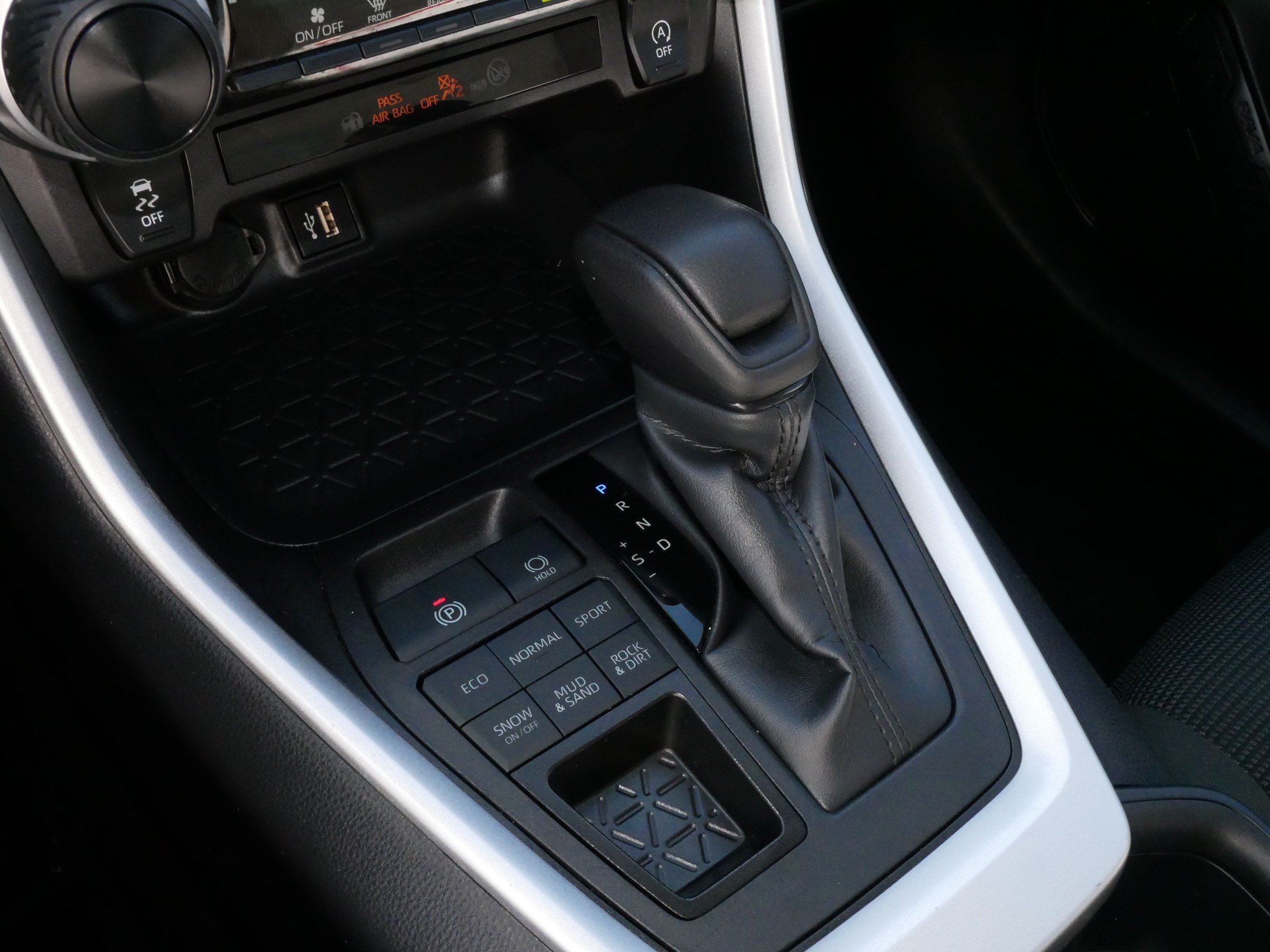Certified 2025 Toyota RAV4 LE AWD/4WD image 24