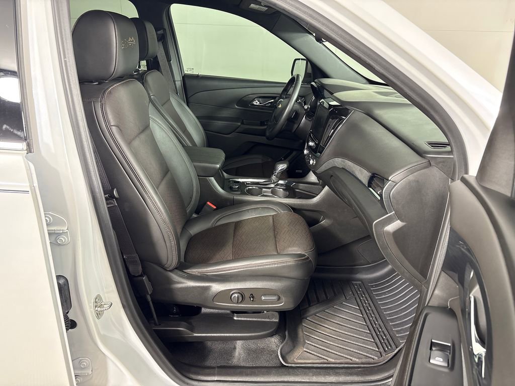 Used 2023 Chevrolet Traverse High Country FWD image 6