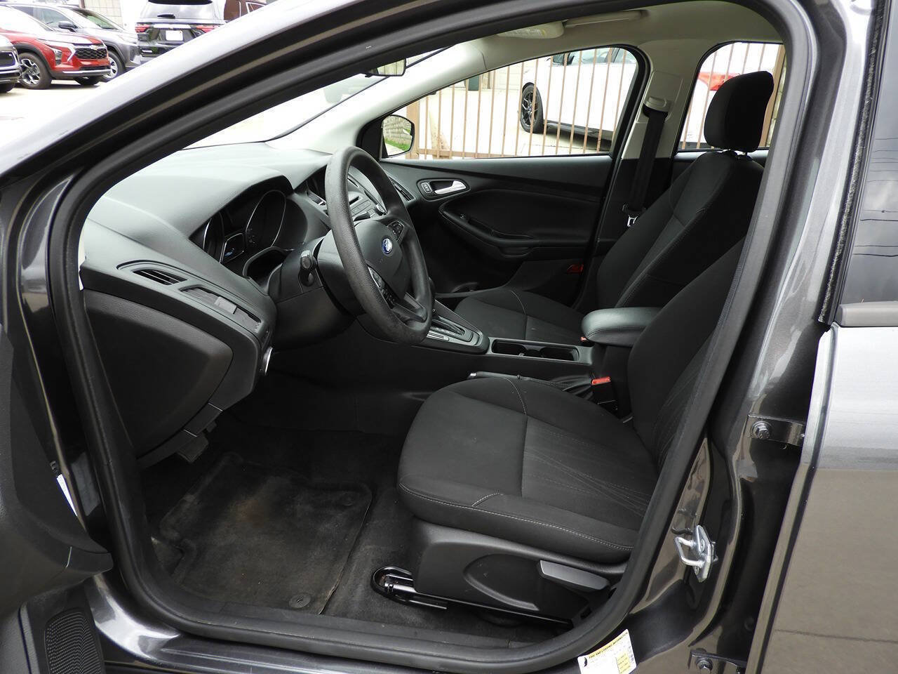Used 2017 Ford Focus SE FWD image 14