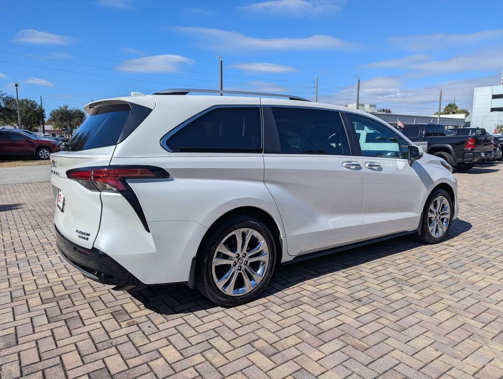 Certified 2024 Toyota Sienna Platinum image 11