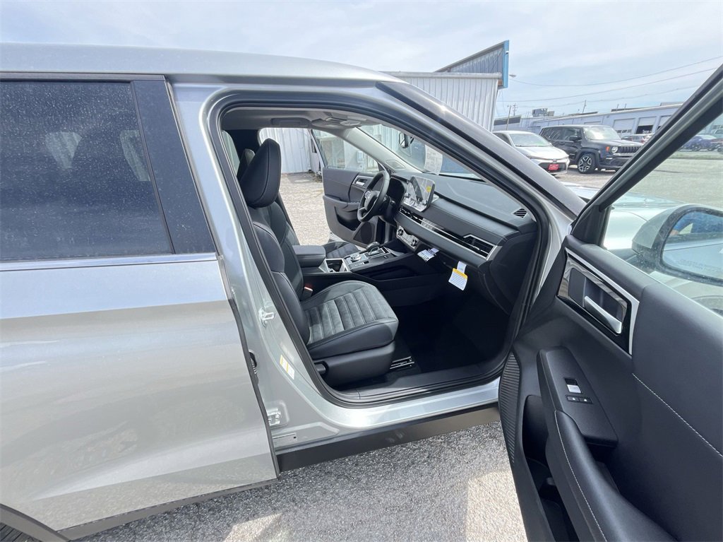 New 2025 Mitsubishi Outlander SE image 25