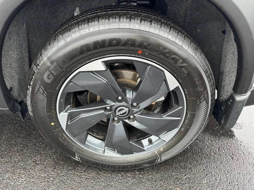 Used 2025 Nissan Rogue SV image 7