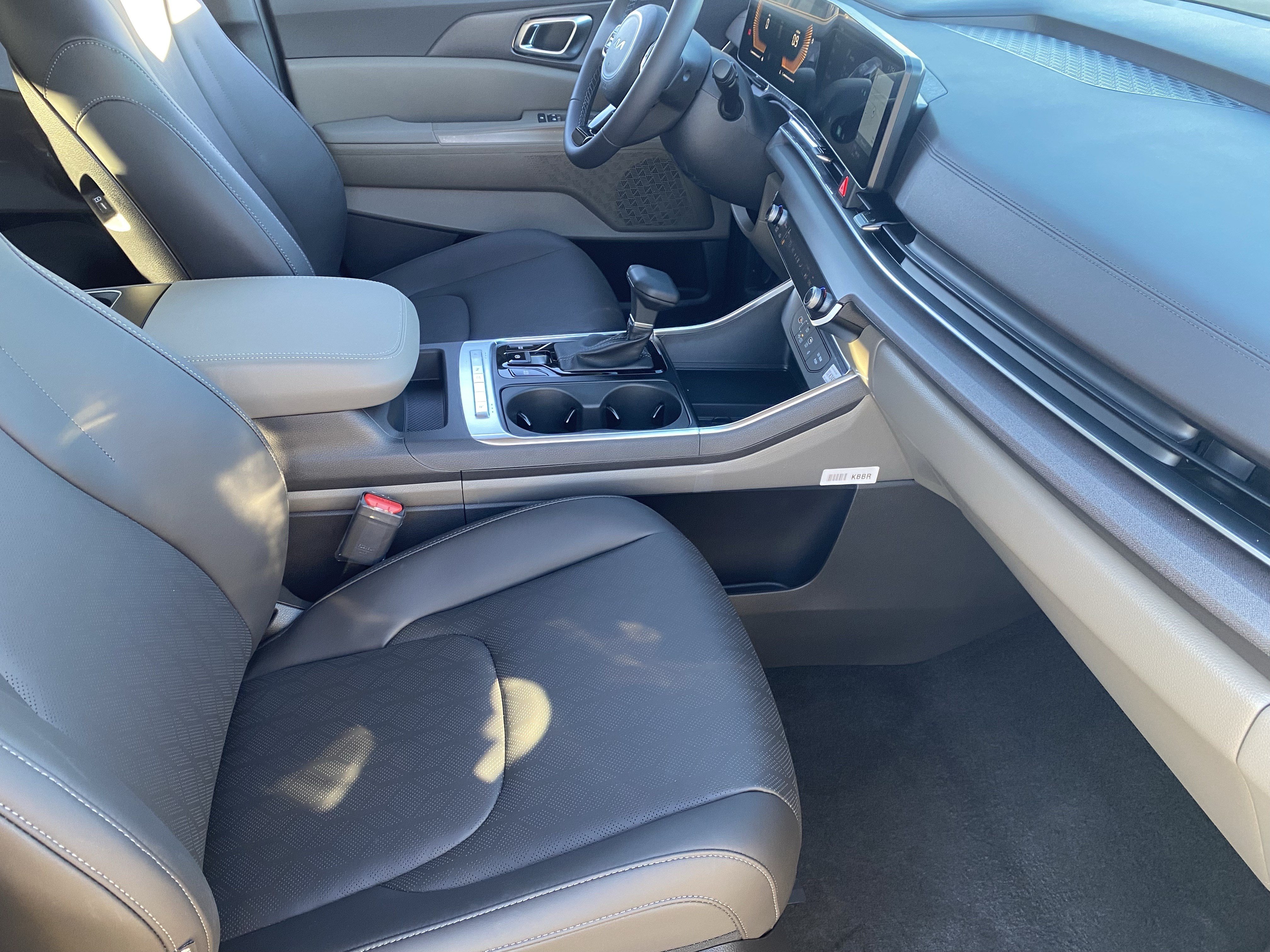 New 2026 Kia Carnival EX FWD image 9