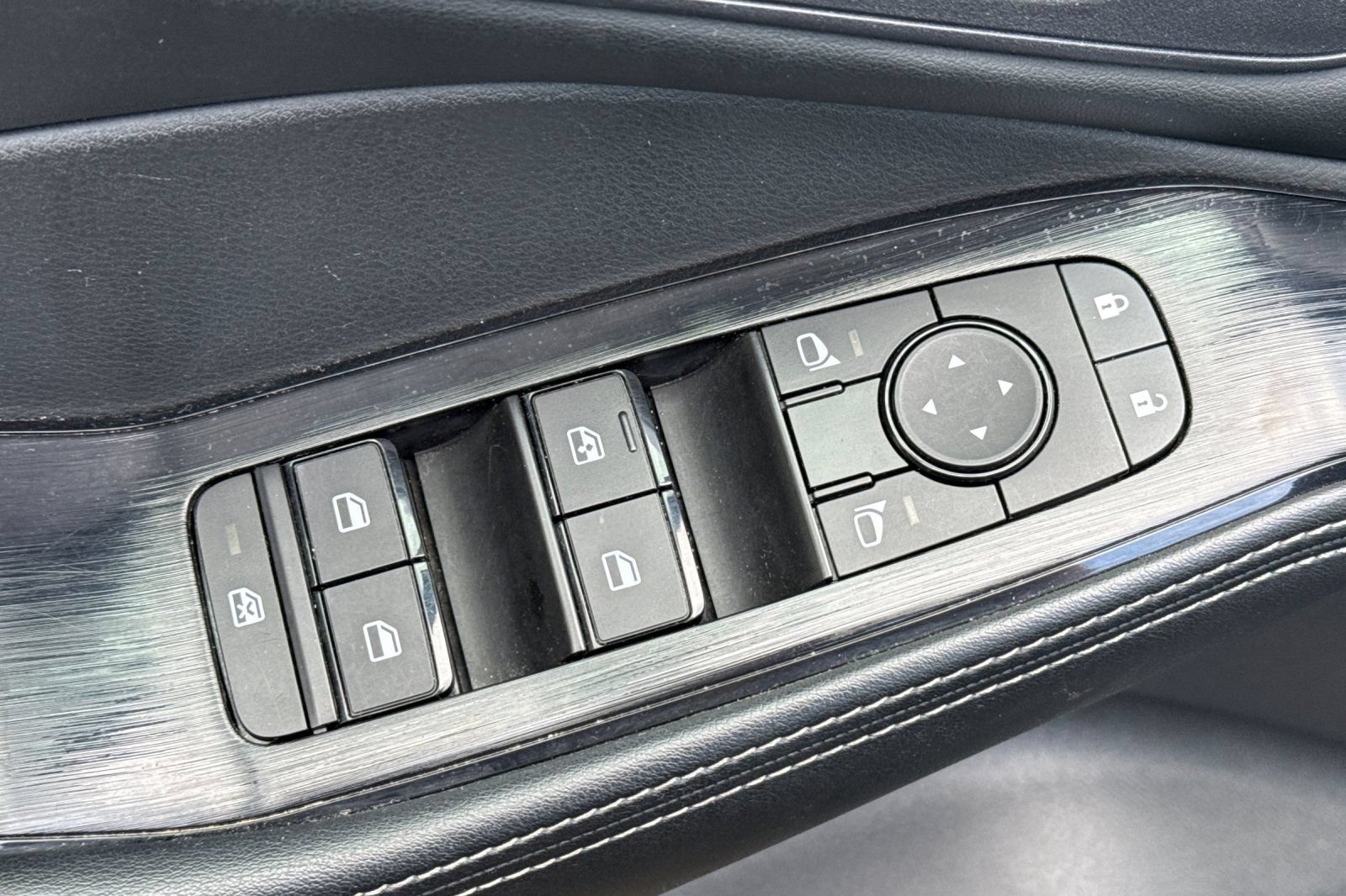 Used 2024 Nissan Rogue SV AWD/4WD image 14