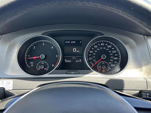 Used 2015 Volkswagen Golf TDI S image 16