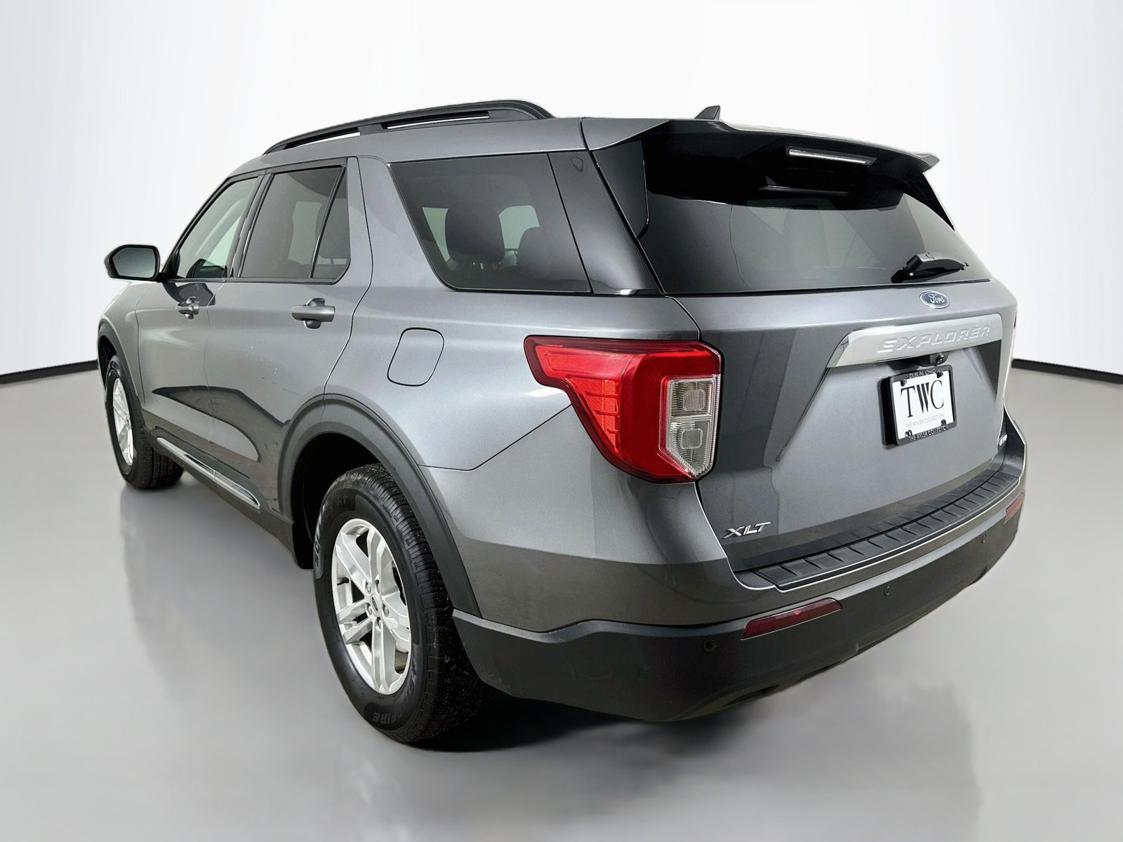 Used 2022 Ford Explorer XLT AWD/4WD image 7
