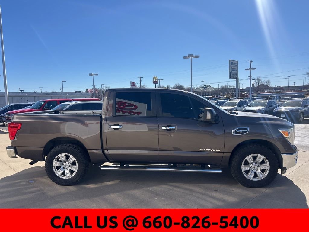 Used 2017 Nissan Titan SV image 8