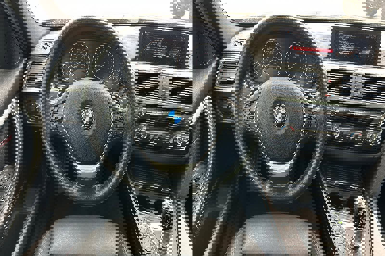 Used 2018 BMW 330e w/ Convenience Package image 14