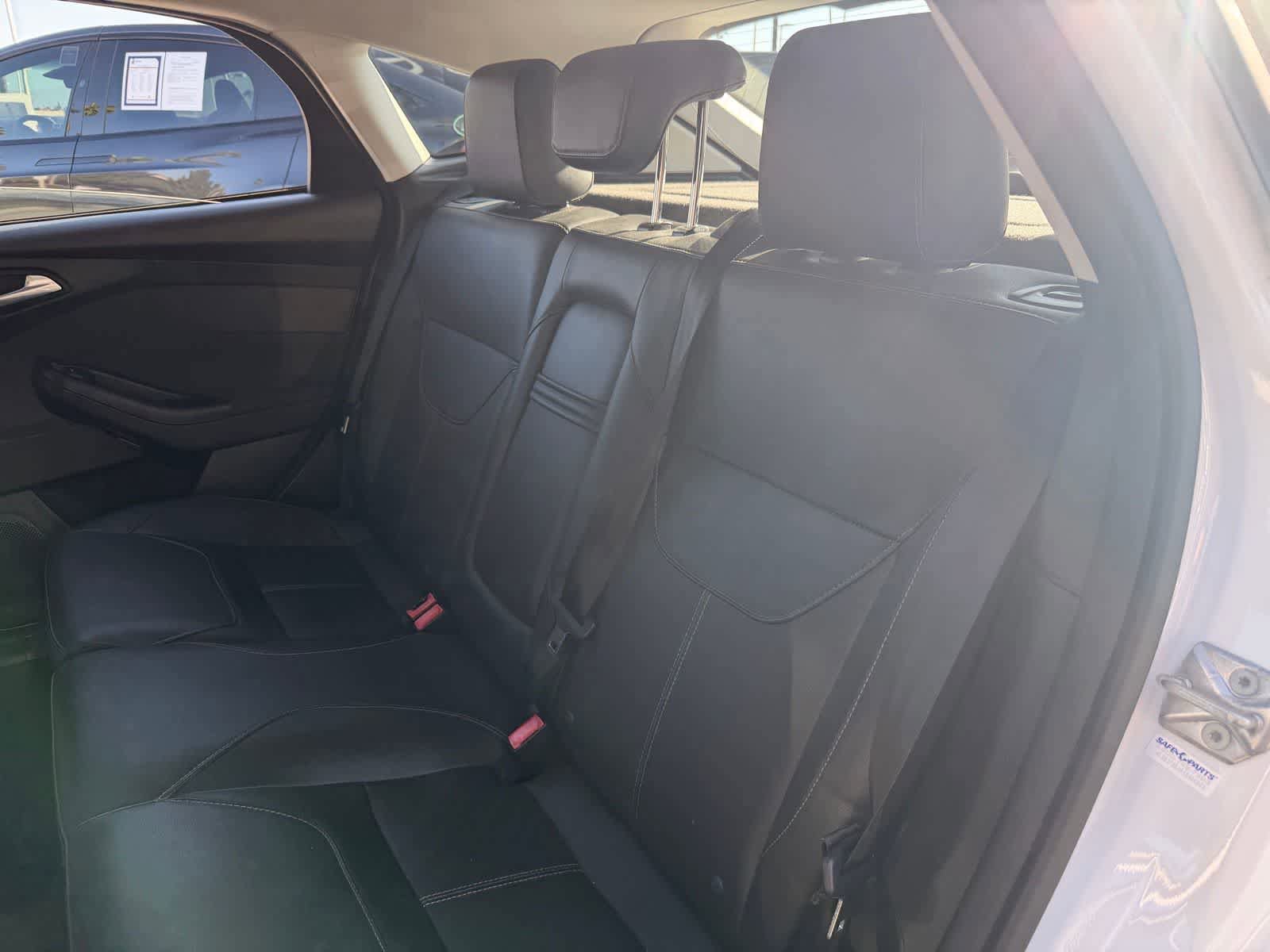 Used 2016 Ford Focus SE w/ Equipment Group 201A FWD image 10