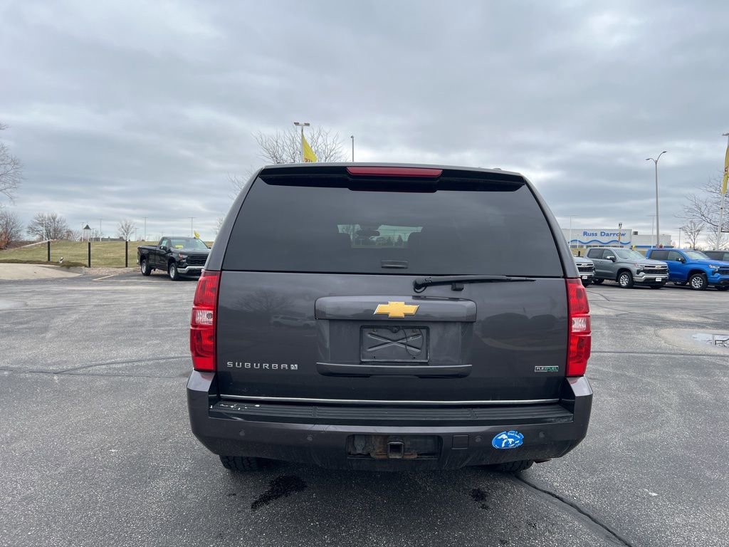 Used 2011 Chevrolet Suburban LT image 4