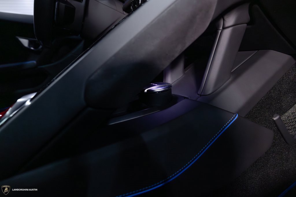 Used 2021 Lamborghini Huracan EVO image 41