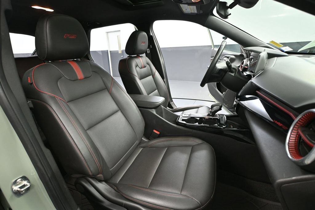 Used 2024 Chevrolet Trax RS w/ Sunroof Package FWD image 37