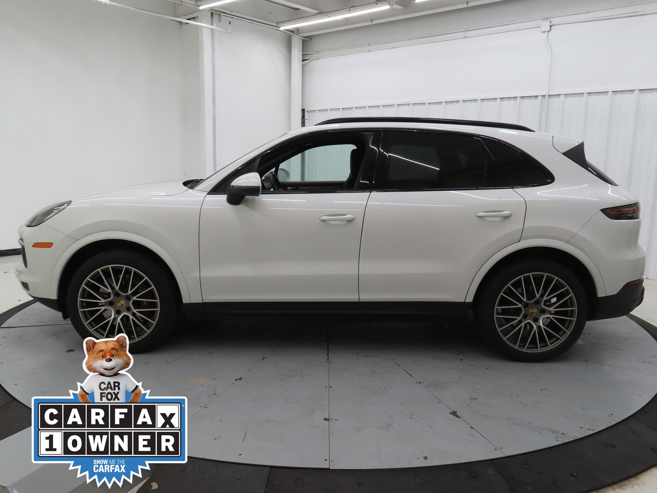Used 2023 Porsche Cayenne Platinum Edition image 6