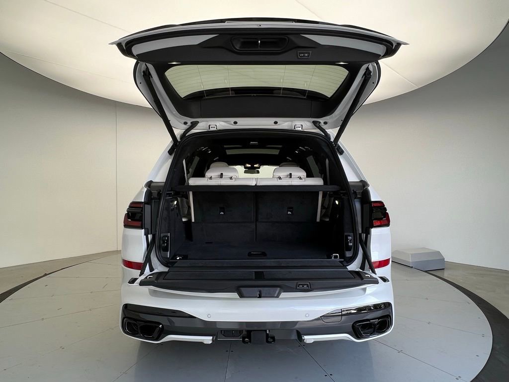 New 2026 BMW X7 M60i image 5