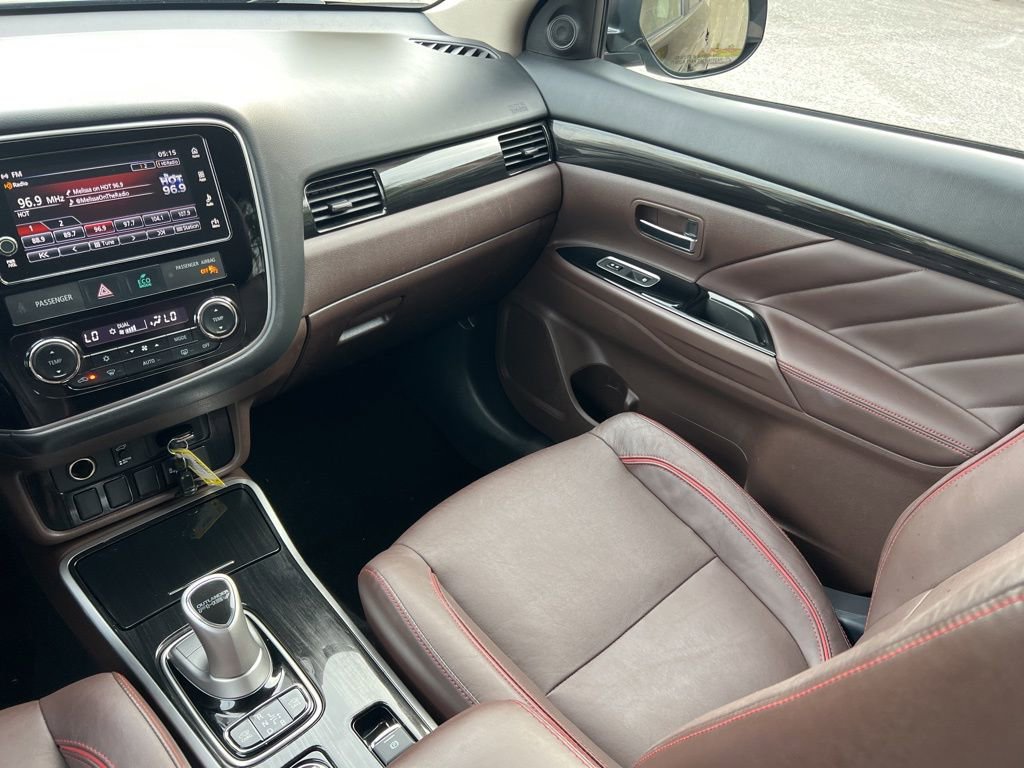 Used 2018 Mitsubishi Outlander 4WD Plug-In Hybrid image 23