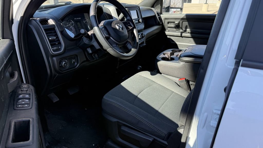 Used 2024 RAM 3500 Tradesman w/ Chrome Appearance Group image 3