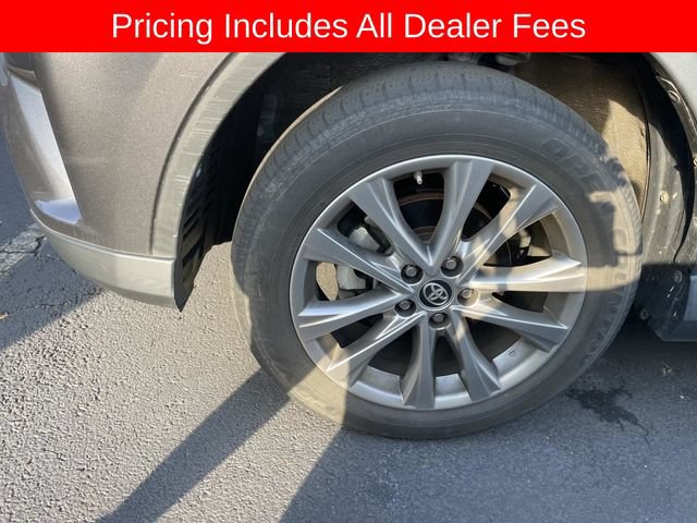 Used 2018 Toyota RAV4 Limited AWD/4WD image 2