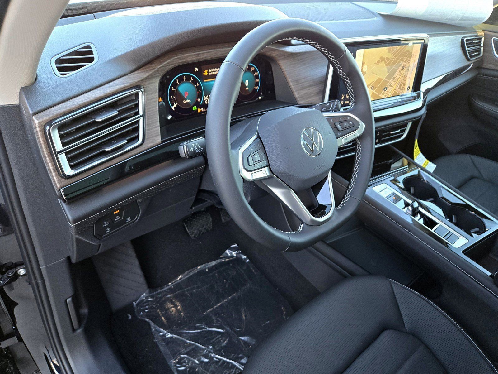 Used 2025 Volkswagen Atlas SEL image 8