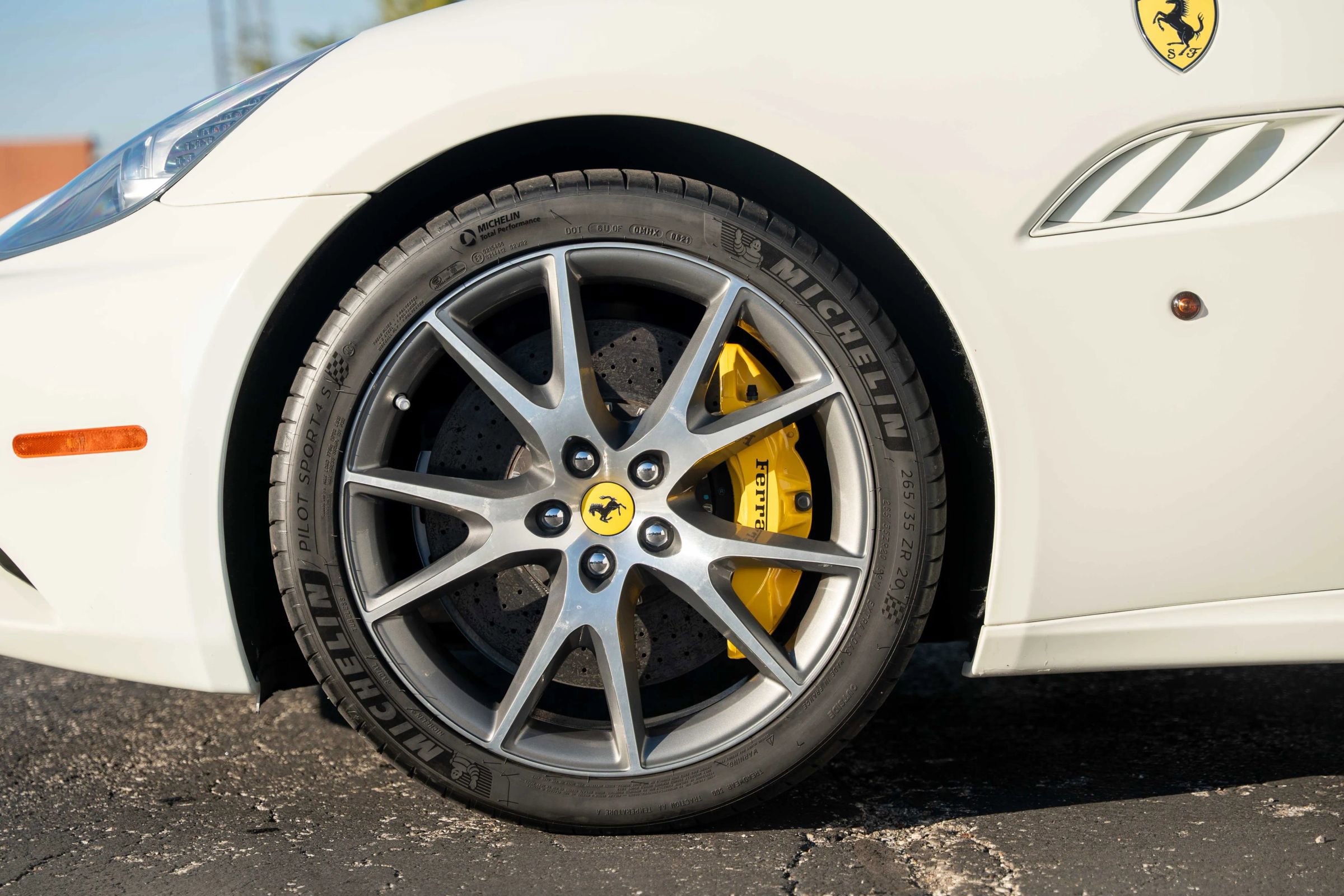 Used 2014 Ferrari California image 5