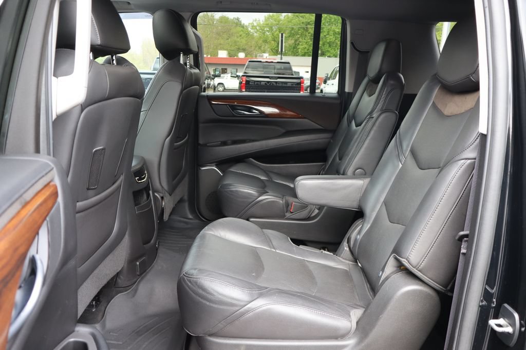 Used 2016 Cadillac Escalade ESV Luxury RWD image 32