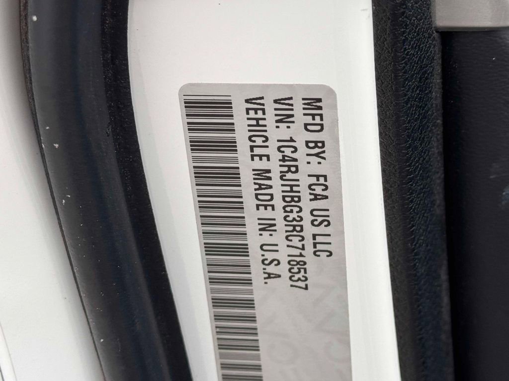 Used 2024 Jeep Grand Cherokee Limited image 13