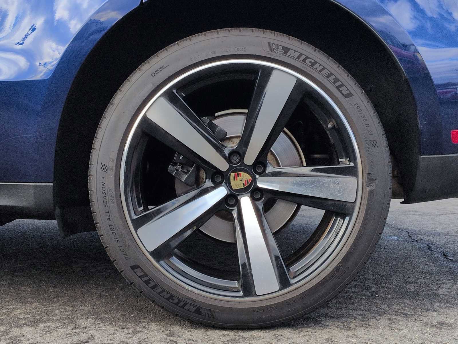 Used 2023 Porsche Macan Turbo image 14