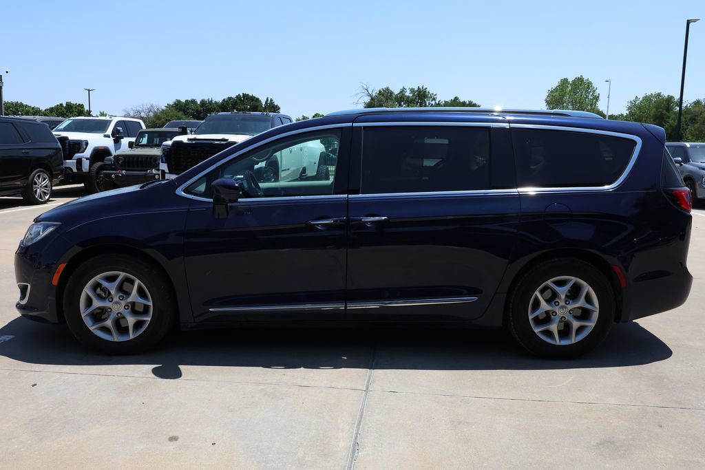 Used 2019 Chrysler Pacifica Touring-L Plus FWD image 8