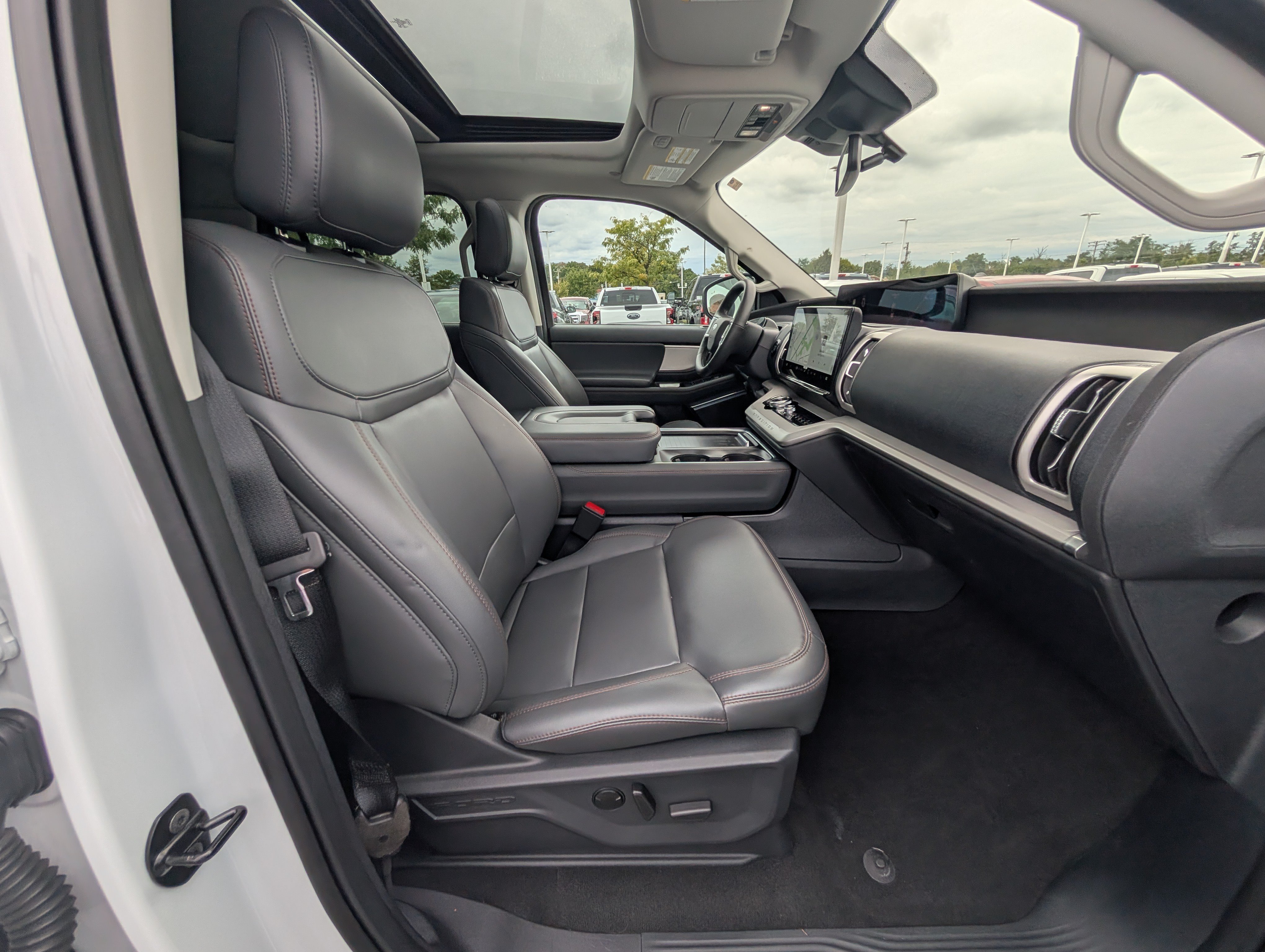Certified 2025 Ford Expedition Active AWD/4WD image 12