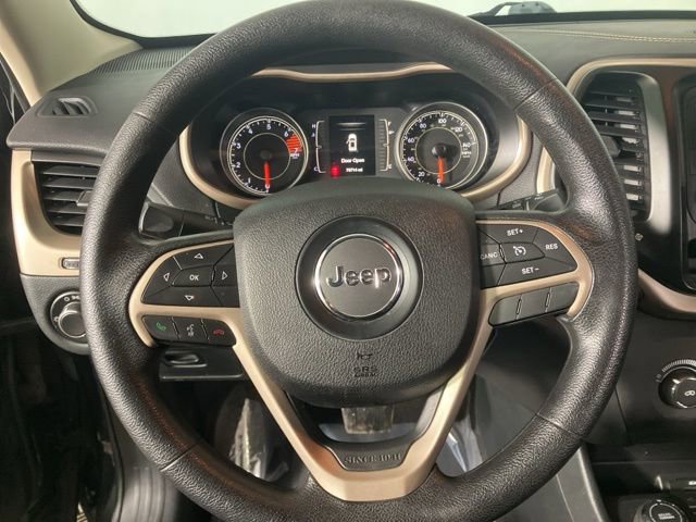 Used 2016 Jeep Cherokee Sport image 11