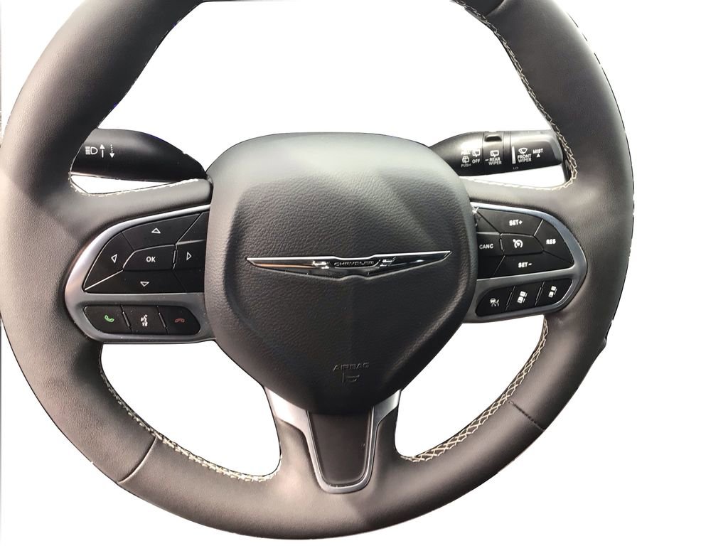 Used 2026 Chrysler Pacifica Limited FWD image 17