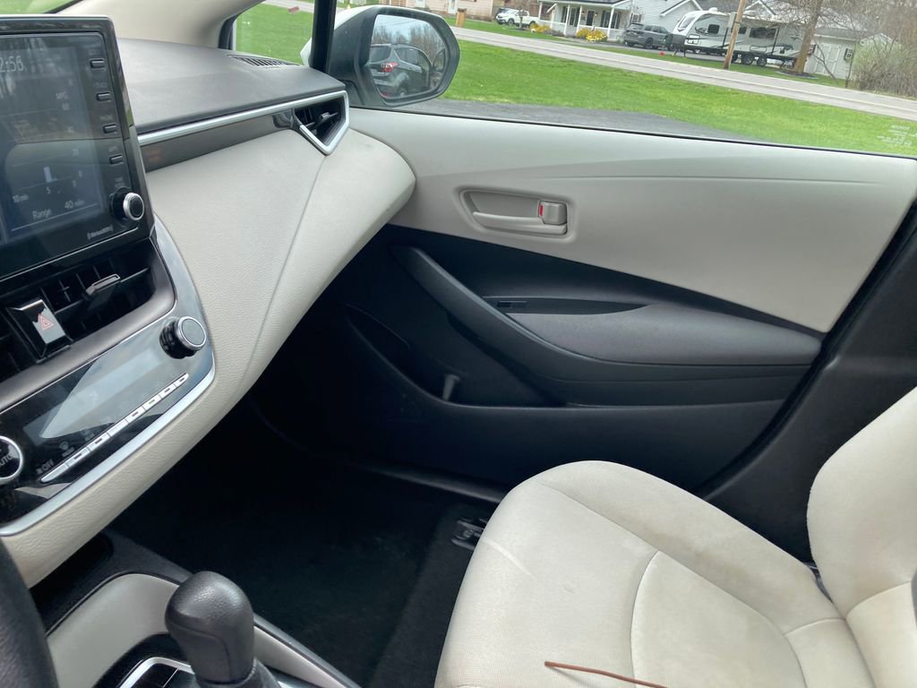 Used 2022 Toyota Corolla LE FWD image 16